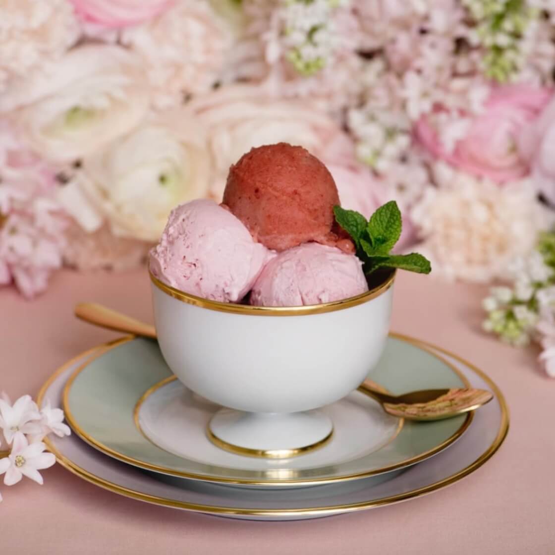 Coupe à dessert sur pied rose pâle H9.5cm